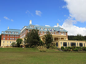 New Zealand, Chateau Tongariro Hotel